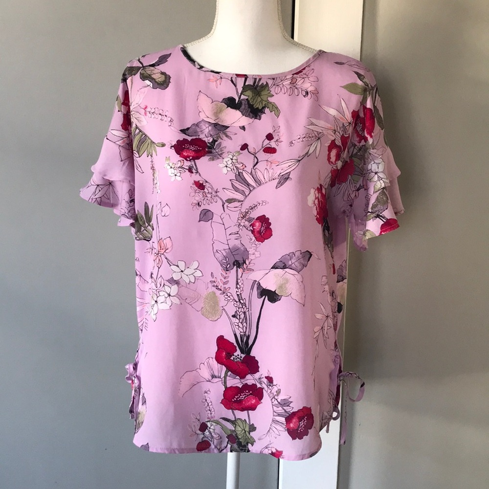 Beautiful Blouse with Ruffle Sleeves!